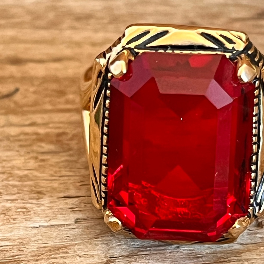 VTG Art Deco Style Red Glass Cocktail Ring Gold Tone Statement Size 10.5